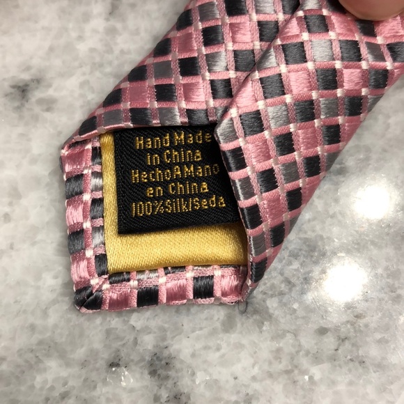 Donald J. Trump Signature Collection Tie - Picture 5 of 6